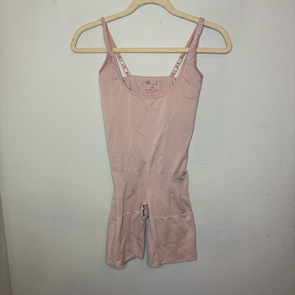 Assets by Spanx Open Bust Bodysuit Shapewear Size Large - Picture 1 of 6